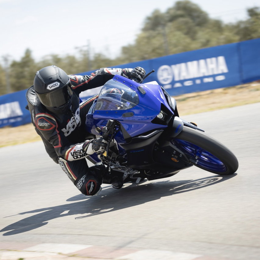 2023 Yamaha R125 review on road and track! | Visordown